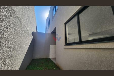 4_photo/94dce617c1.ceff8192393c33de-ATLAS-156bfd44-e04e-4ffb-8c04-492904341107.jpg de casa à venda com 3 quartos, 100m² em Santa Cândida, Curitiba