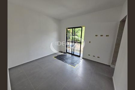 9_photo/94dce63a23.fbcd7a2e7ac63d93-ATLAS-d2822711-3a59-4c66-b1e3-1f234fa09d7c.jpg de casa à venda com 3 quartos, 121m² em Santa Cândida, Curitiba