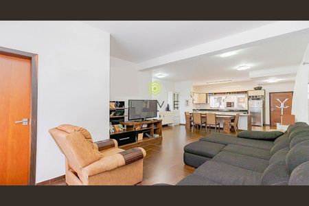 4_photo/94dce644cd.912bb953107d94de-ATLAS-c42a0a08-cfb0-4989-bf55-b276e199163c.jpg de casa à venda com 5 quartos, 300m² em Santa Cândida, Curitiba