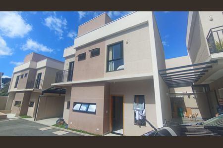 2_photo/94dce647bf.0dba02f6e03a3679-ATLAS-0fb3326a-856c-4e84-8174-f606bd742fec.jpg de casa à venda com 3 quartos, 80m² em Santa Cândida, Curitiba