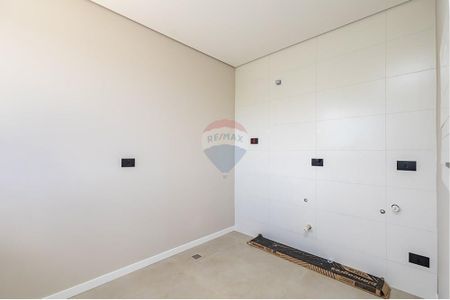 44_photo/94dce64c0b.8cc17f8f7b4e5195-ATLAS-0ed7e87b-5ab3-4331-bcfc-2e2d7003e434.jpg de casa à venda com 4 quartos, 247m² em Santa Cândida, Curitiba