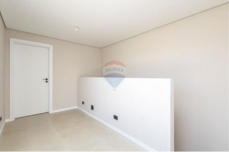 47_photo/94dce64c0b.8cc17f8f7b4e5195-ATLAS-2f69a827-dee3-40a9-bb79-f65224ecc8ca.jpg de casa à venda com 4 quartos, 247m² em Santa Cândida, Curitiba