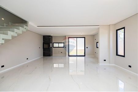 5_photo/94dce64c0b.8cc17f8f7b4e5195-ATLAS-39d37f1c-b9eb-454d-878e-82b248489e6b.jpg de casa à venda com 4 quartos, 247m² em Santa Cândida, Curitiba