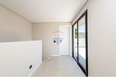 49_photo/94dce64c0b.8cc17f8f7b4e5195-ATLAS-48f3b018-e36a-49c6-816e-dbebc1de3bf2.jpg de casa à venda com 4 quartos, 247m² em Santa Cândida, Curitiba