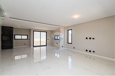 4_photo/94dce64c0b.8cc17f8f7b4e5195-ATLAS-50e9db94-0467-489a-95d8-75e8cddc6b29.jpg de casa à venda com 4 quartos, 247m² em Santa Cândida, Curitiba