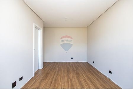 36_photo/94dce64c0b.8cc17f8f7b4e5195-ATLAS-623080c0-d306-4306-8e80-cae316bb2b11.jpg de casa à venda com 4 quartos, 247m² em Santa Cândida, Curitiba