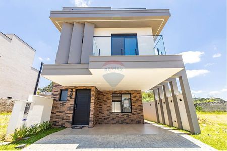 2_photo/94dce64c0b.8cc17f8f7b4e5195-ATLAS-74a80b6a-cc59-4b4a-9041-d5dda6fe8da6.jpg de casa à venda com 4 quartos, 247m² em Santa Cândida, Curitiba