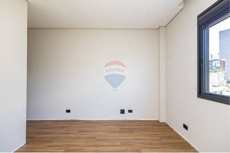 26_photo/94dce64c0b.8cc17f8f7b4e5195-ATLAS-e2a96a6a-1f10-4337-bcd7-ae5e6cdf7935.jpg de casa à venda com 4 quartos, 247m² em Santa Cândida, Curitiba