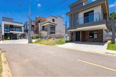 3_photo/94dce64c0b.8cc17f8f7b4e5195-ATLAS-e346c4df-f808-48ca-9a1c-bdfeed3ed998.jpg de casa à venda com 4 quartos, 247m² em Santa Cândida, Curitiba