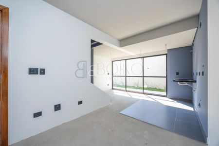 8_photo/94dce64e8f.90bd9ce7e18c11b8-ATLAS-fecf4f61-30c2-4885-bc45-e6b976ae41ec.jpg de casa à venda com 2 quartos, 86m² em Santa Cândida, Curitiba