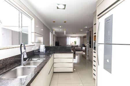 5_photo/94dce650af.3ddf5e48fefe922b-ATLAS-1abb6642-79bb-472a-b11b-29020b268b29.jpg de casa à venda com 3 quartos, 240m² em Santa Cândida, Curitiba