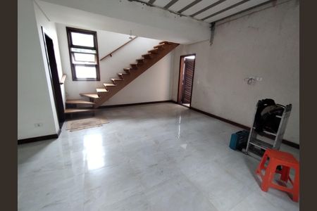 5_photo/94dce65a05.ae6c0d4ae2e822c2-ATLAS-010abc02-46a2-4327-a603-575df551c287.jpg de casa à venda com 2 quartos, 326m² em Santa Cândida, Curitiba