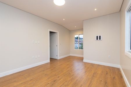 5_photo/94dce65be3.9d8fed69801cdea0-ATLAS-9f06a3d2-48ca-4a3f-94bc-b16d546bd911.jpg de casa à venda com 3 quartos, 324m² em Santa Cândida, Curitiba