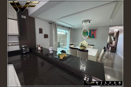 4_photo/94dce65c6d.a12a9f14ddd2e73a-ATLAS-1ee20da5-5796-4887-afa8-dbce2278ea74.jpg de casa à venda com 3 quartos, 232m² em Santa Cândida, Curitiba