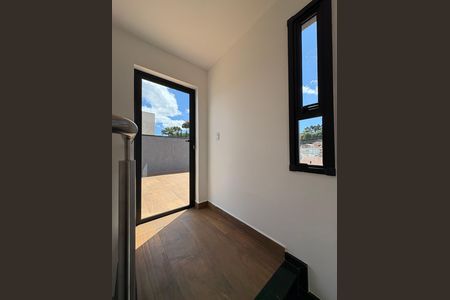 8_photo/94dce65c95.6e795dfd64e180cd-ATLAS-479a1e7f-68ab-4e07-8603-f21846b02f8a.jpg de casa à venda com 3 quartos, 110m² em Santa Cândida, Curitiba