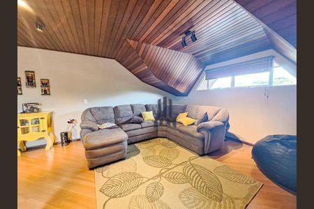 12_photo/94dce66123.497e0111c9313417-ATLAS-e31cb8ca-48f0-4dfd-ba10-13f826b11552.jpg de casa à venda com 4 quartos, 360m² em Boa Vista, Curitiba