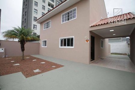 31_photo/94dce66bbd.dc8bbd111761e841-ATLAS-24eb04e7-6d79-46c8-b942-e987db7c2cfb.jpg de casa à venda com 4 quartos, 169m² em Tingui, Curitiba