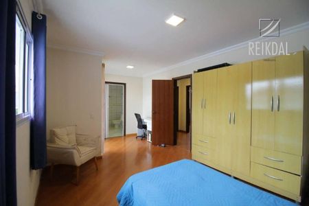 17_photo/94dce66bbd.dc8bbd111761e841-ATLAS-556ac2c6-f3dc-44e4-92ee-c84880a331d7.jpg de casa à venda com 4 quartos, 169m² em Tingui, Curitiba