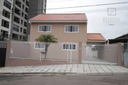 28_photo/94dce66bbd.dc8bbd111761e841-ATLAS-80e0a21c-79d1-4fcd-93be-c47db0dddcd4.jpg de casa à venda com 4 quartos, 169m² em Tingui, Curitiba