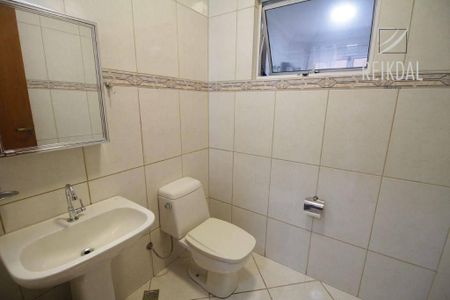 37_photo/94dce66bbd.dc8bbd111761e841-ATLAS-d1cba9d0-c4b1-4540-8e39-59cd0ede6866.jpg de casa à venda com 4 quartos, 169m² em Tingui, Curitiba