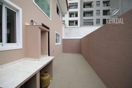 39_photo/94dce66bbd.dc8bbd111761e841-ATLAS-e5b82716-3d0e-4b82-9bf1-fd3ea56d4f96.jpg de casa à venda com 4 quartos, 169m² em Tingui, Curitiba