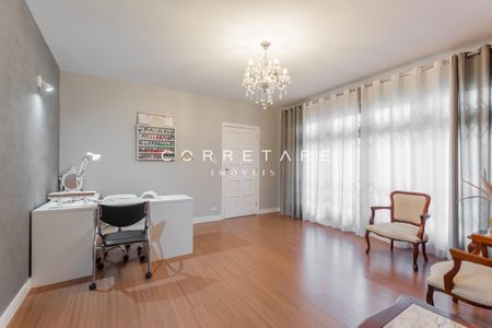 10_photo/94dce678b7.6eaa33ef77f76814-ATLAS-03763380-e5bb-424d-abf8-d7a1ef59ba63.jpg de casa à venda com 4 quartos, 324m² em Bacacheri, Curitiba