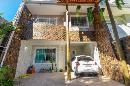 5_photo/94dce67907.5d0ee885d270d263-ATLAS-10f2a78d-5500-40f7-bd54-1ab9d429e501.jpg de casa à venda com 4 quartos, 176m² em Bacacheri, Curitiba