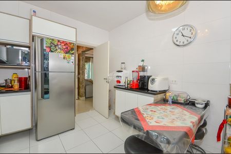 3_photo/94dce67907.5d0ee885d270d263-ATLAS-cf086444-cb99-4fa8-882d-d1bc88b9e40d.jpg de casa à venda com 4 quartos, 176m² em Bacacheri, Curitiba