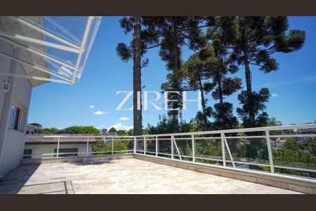 23_photo/94dce679e5.9afe6f7bbff0ce64-ATLAS-06b5553a-287e-427e-84ef-6fda7484a00a.jpg de casa à venda com 3 quartos, 685m² em Bacacheri, Curitiba