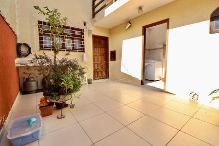 8_photo/94dce67a27.dc8bbd111761e841-ATLAS-1efec464-7fa2-407e-a750-2336a806913b.jpg de casa à venda com 4 quartos, 210m² em Bacacheri, Curitiba