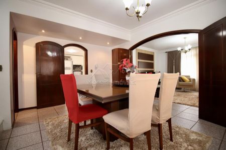 22_photo/94dce67a27.dc8bbd111761e841-ATLAS-24d73790-d7d1-4be9-99f1-4fb96c84e60e.jpg de casa à venda com 4 quartos, 210m² em Bacacheri, Curitiba