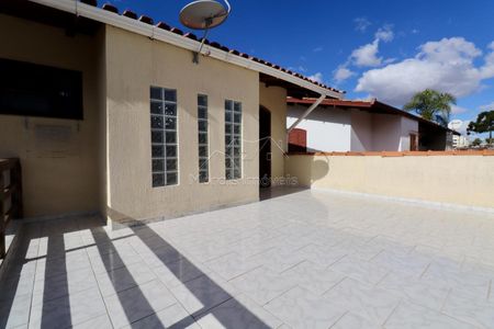 29_photo/94dce67a27.dc8bbd111761e841-ATLAS-ba92bf4b-b366-459b-bcbd-a4a9119d692b.jpg de casa à venda com 4 quartos, 210m² em Bacacheri, Curitiba