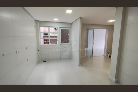 4_photo/94dce67a83.088740a96a860cc5-ATLAS-340fa8f2-a160-4f67-8ec1-5deeb788ddee.jpg de casa à venda com 3 quartos, 155m² em Bacacheri, Curitiba