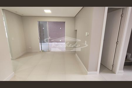 12_photo/94dce67a83.088740a96a860cc5-ATLAS-7dbc2ff0-bc22-4573-9d0f-dc57b7d7d79d.jpg de casa à venda com 2 quartos, 155m² em Bacacheri, Curitiba