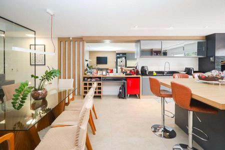 4_photo/94dce67a85.ceff8192393c33de-ATLAS-9a7b7a7f-e5ba-4ee1-9e98-53d9a98f7d61.jpg de casa à venda com 3 quartos, 261m² em Bacacheri, Curitiba