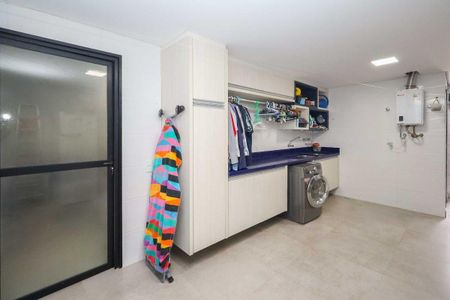 24_photo/94dce67a85.ceff8192393c33de-ATLAS-e9efeaaf-d527-4bc2-a395-a0dddea880c9.jpg de casa à venda com 3 quartos, 261m² em Bacacheri, Curitiba