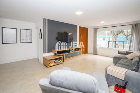 5_photo/94dce67a91.732b7fd8aaa5f07d-ATLAS-5cdaa4da-3bff-4a23-b894-e978f6c0e23b.jpg de casa à venda com 0 quarto, 261m² em Bacacheri, Curitiba