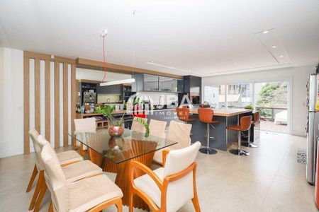 2_photo/94dce67a91.732b7fd8aaa5f07d-ATLAS-c05baf70-62aa-4b73-884e-e23edfc8fa54.jpg de casa à venda com 0 quarto, 261m² em Bacacheri, Curitiba