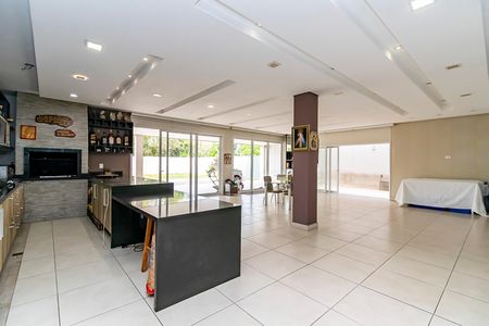 5_photo/94dce67bc1.a095ebe9a9b9d05b-ATLAS-62bfbce9-a097-4f4f-a3d8-c194a7088347.jpg de casa à venda com 7 quartos, 779m² em Bacacheri, Curitiba