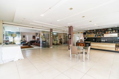 6_photo/94dce67bc1.a095ebe9a9b9d05b-ATLAS-c03a2460-db18-4a67-8d12-70d1a3ae82fd.jpg de casa à venda com 7 quartos, 779m² em Bacacheri, Curitiba