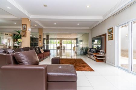 8_photo/94dce67bc1.a095ebe9a9b9d05b-ATLAS-cc38a083-2575-4df7-a75d-3cba9481b409.jpg de casa à venda com 7 quartos, 779m² em Bacacheri, Curitiba