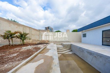 8_photo/94dce67c2b.54887b4dc90f8163-ATLAS-4a4e5b08-67ea-4661-897a-a61c87aeaa5a.jpg de casa à venda com 3 quartos, 300m² em Bacacheri, Curitiba