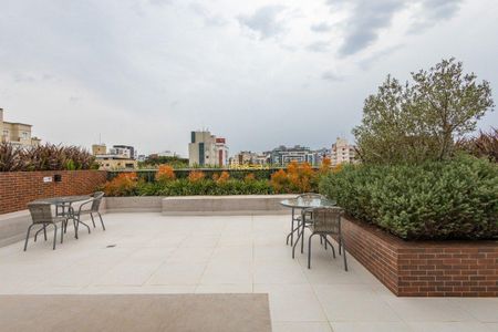 12_photo/94dce67f2b.23351eba74f1df34-ATLAS-c5da94ef-8312-48bd-90af-00fd2e6c7510.jpg de apartamento à venda com 2 quartos, 75m² em Bacacheri, Curitiba