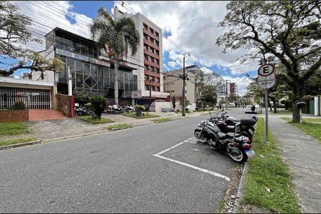 8_photo/94dce67f51.8cbbc6e43ead3576-ATLAS-65aa1f43-141c-4204-835e-e2a22b8c429d.jpg de casa para alugar com 3 quartos, 140m² em Bacacheri, Curitiba