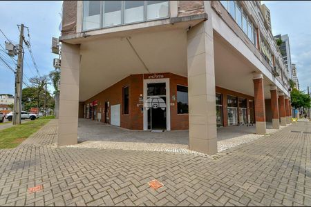 2_photo/94dce68205.48d7dd23ac09b483-ATLAS-19d024e0-75b0-405b-adf2-0587a7fef5eb.jpg de apartamento à venda com 1 quarto, 43m² em Cabral, Curitiba