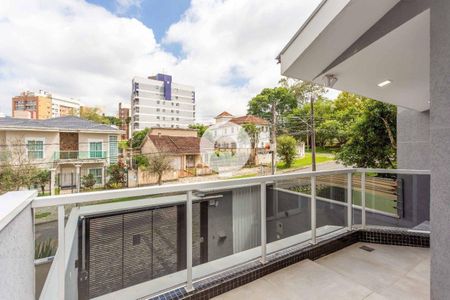 8_photo/94dce683b9.9f73e101bd22bb98-ATLAS-a02e5e0b-d503-4026-9d09-e3bb51751ee5.jpg de casa à venda com 3 quartos, 210m² em Cabral, Curitiba