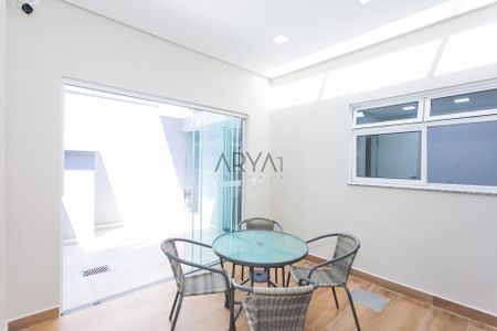 2_photo/94dce683c7.e0fab4a54f4f6967-ATLAS-06d14a9e-ae27-4f87-b651-115d9f41361b.jpg de casa à venda com 3 quartos, 210m² em Cabral, Curitiba