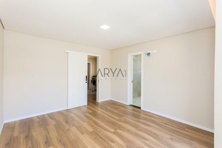 18_photo/94dce683c7.e0fab4a54f4f6967-ATLAS-9d3369bd-65ee-4655-b9c2-c68fce476a55.jpg de casa à venda com 3 quartos, 210m² em Cabral, Curitiba