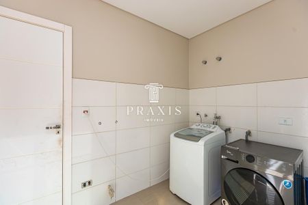 32_photo/94dce683d1.a1d48978715eb3ca-ATLAS-95f1fc99-39d7-4f42-bfa0-d9a38dd1c3e0.jpg de casa à venda com 6 quartos, 400m² em Cabral, Curitiba