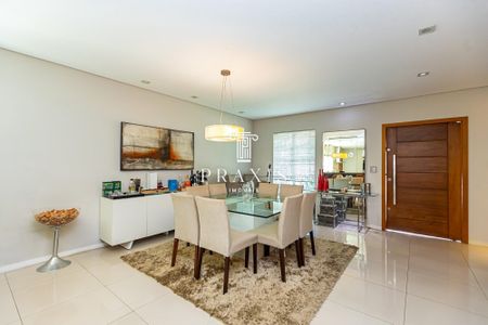 2_photo/94dce683d1.a1d48978715eb3ca-ATLAS-edc4eae3-ab44-416d-9910-e1e986f2d40f.jpg de casa à venda com 6 quartos, 400m² em Cabral, Curitiba